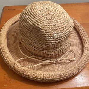 Straw Hat with rolled edge and string bow